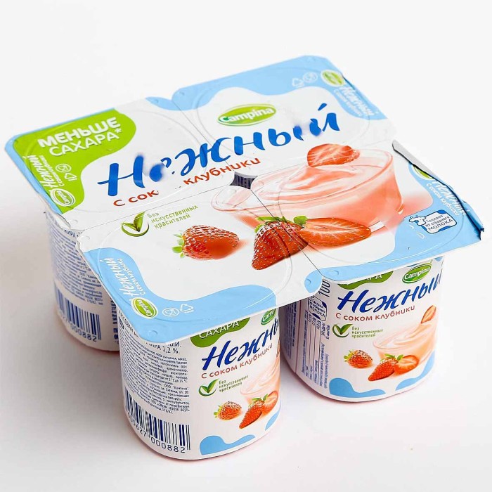 Йогурт Campina Нежный с соком клубники 1,2% 100гр пэт