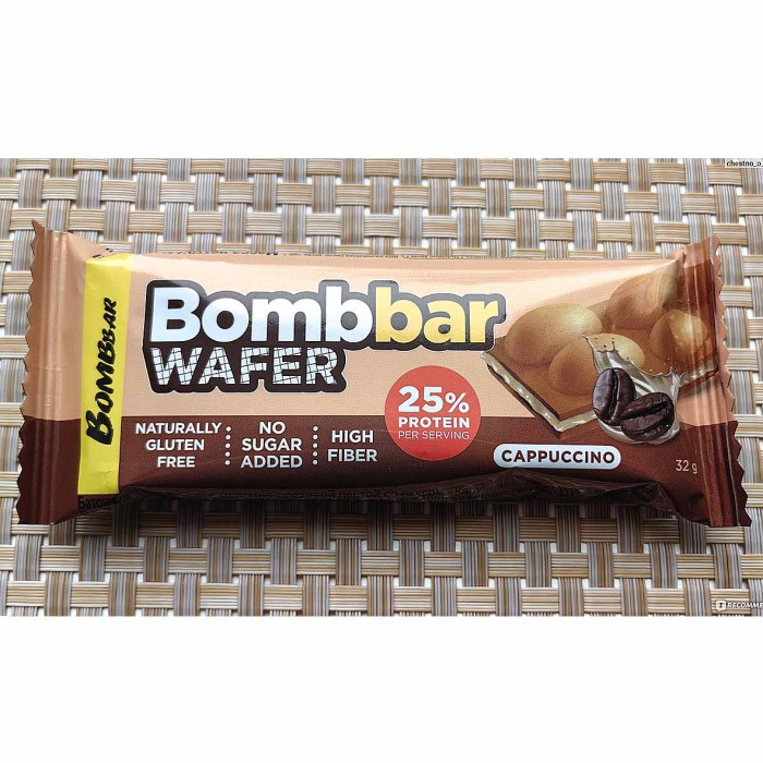 Батончик Bombbar вафельный с молочно-ореховой пастой со вкусом капучино 32гр м/у