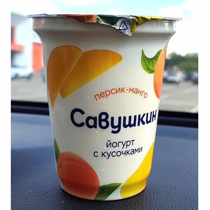 Йогурт Савушкин персик-манго кусочками 2% 350гр ст