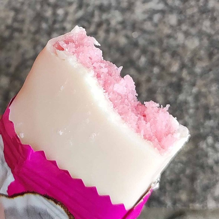 Батончик кокосовый Shagi со вкусом малины глазир 40гр м/у