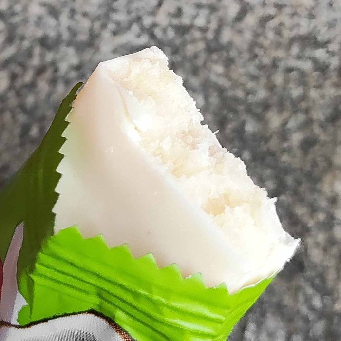 Батончик кокосовый Shagi со вкусом яблока глазир 40гр м/у