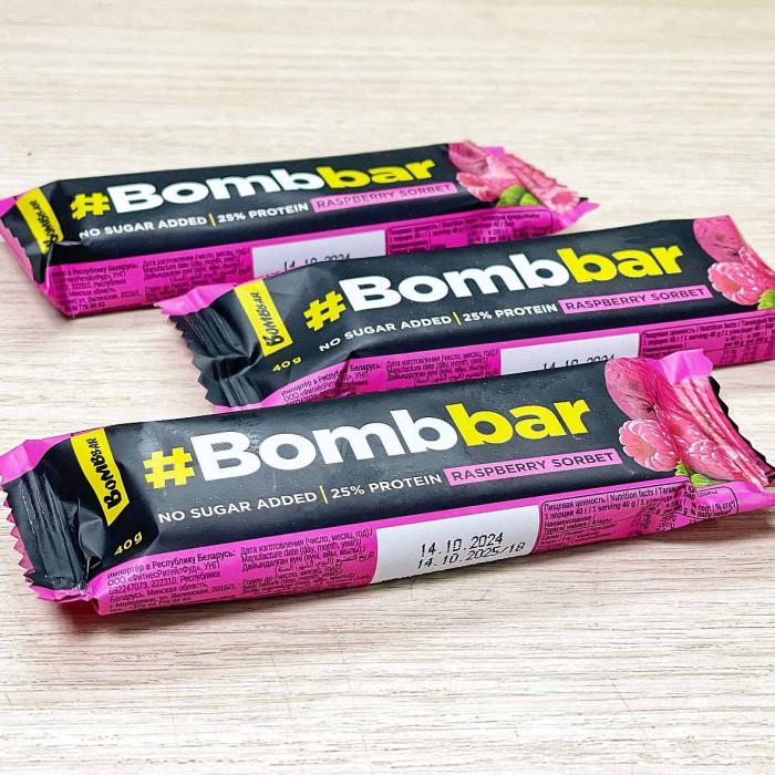 Батончик глазированный Bombbar Протеиновый малиновый сорбет в шоколаде 40гр м/у