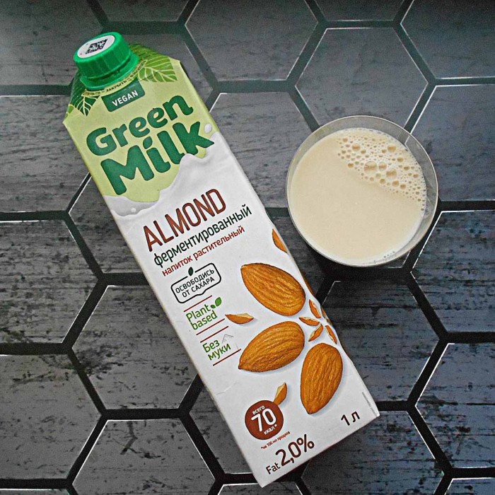 Напиток на ячменно-нутовой основе Green Milk с миндалем 1л т/п