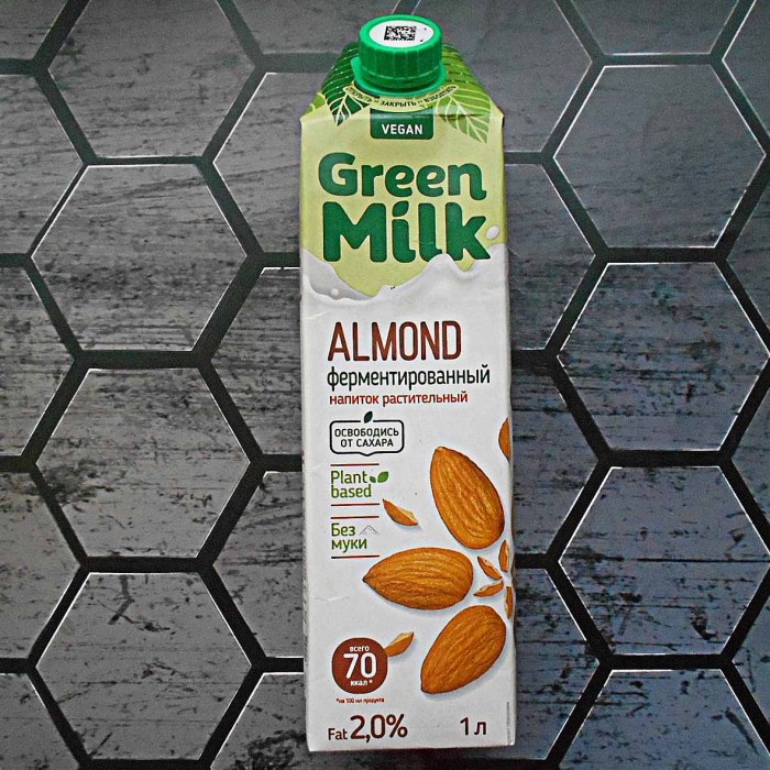 Напиток на ячменно-нутовой основе Green Milk с миндалем 1л т/п
