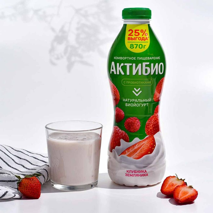Биойогурт питьевой Актибио натуральный клубника-земляника 1,5% 870гр пэт