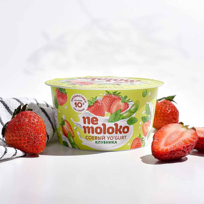 Йогурт соевый Nemoloko с клубникой 5% 130 гр пэт