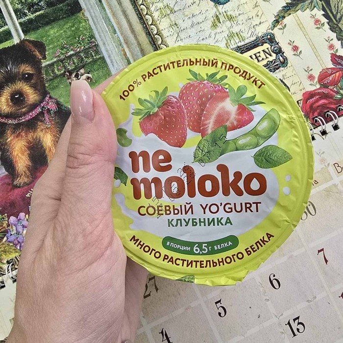 Йогурт соевый Nemoloko с клубникой 5% 130 гр пэт