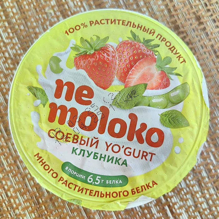 Йогурт соевый Nemoloko с клубникой 5% 130 гр пэт