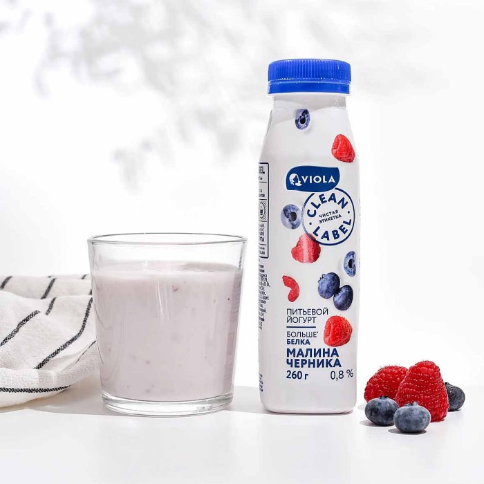 Йогурт питьевой Clean Label с малиной и черникой 0,8% 260мл пэт