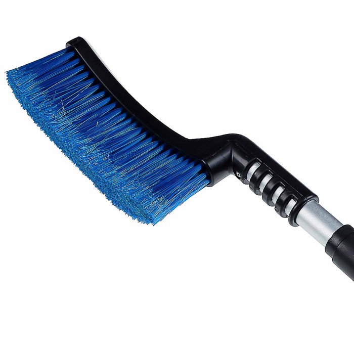 Щетка для уборки снега Oktan со скребком 88см черная