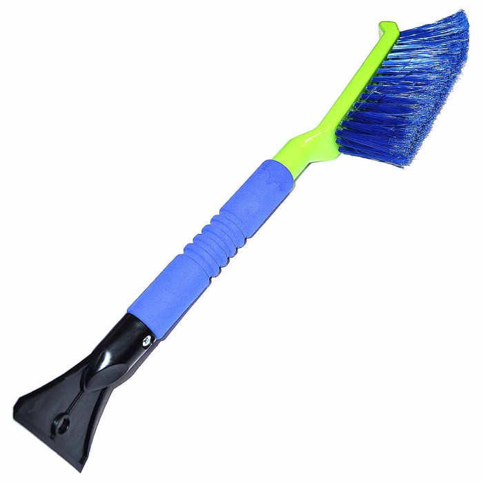 Щетка для уборки снега Oktan со скребком 42,5см зеленая