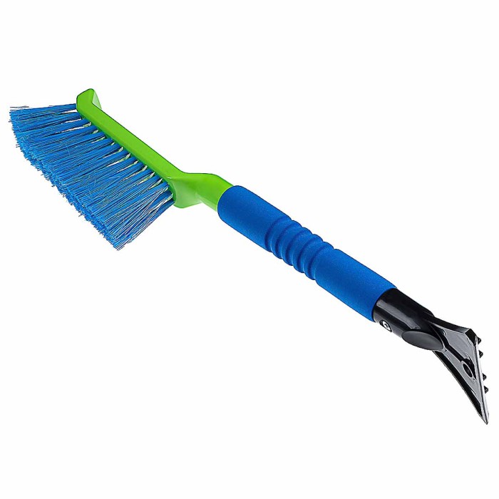 Щетка для уборки снега Oktan со скребком 42,5см зеленая