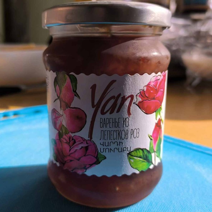 Варенье Yan из лепестков роз 300гр ст/б