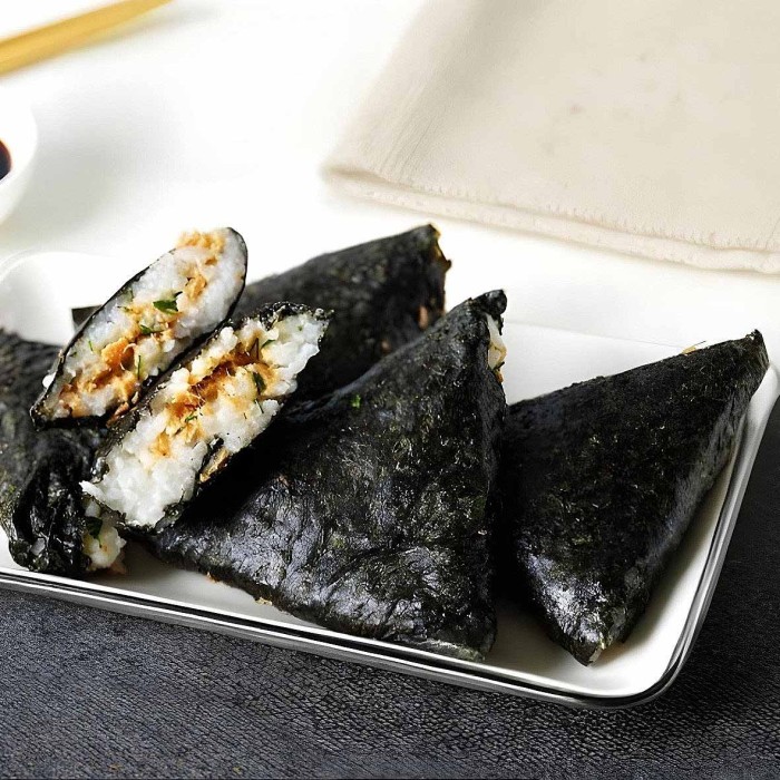 Онигири ИП Калинина с копченой курицей 130гр м/у