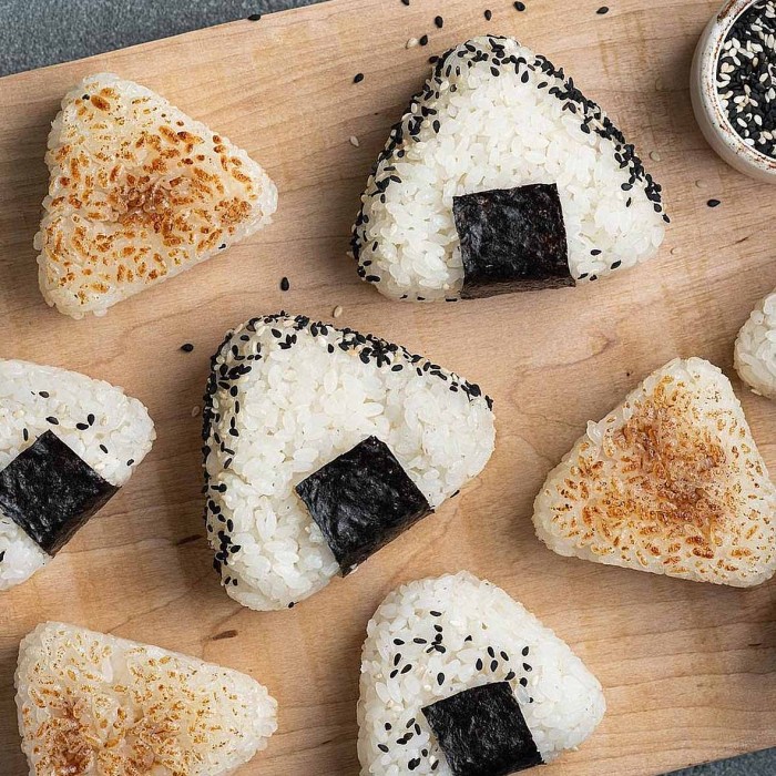 Онигири ИП Калинина с курицей тереяки 130гр м/у