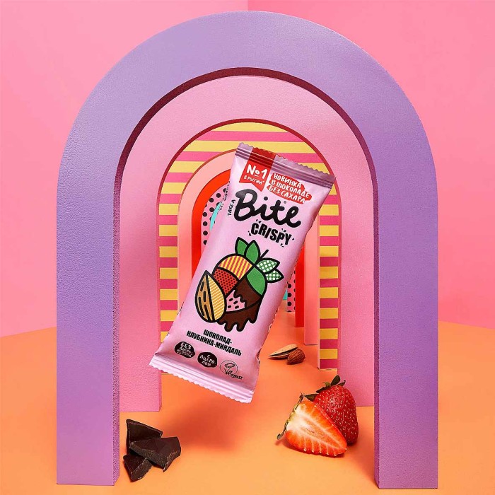 Батончик Bite Crispy Миндаль-Клубника в темном шоколаде 45гр